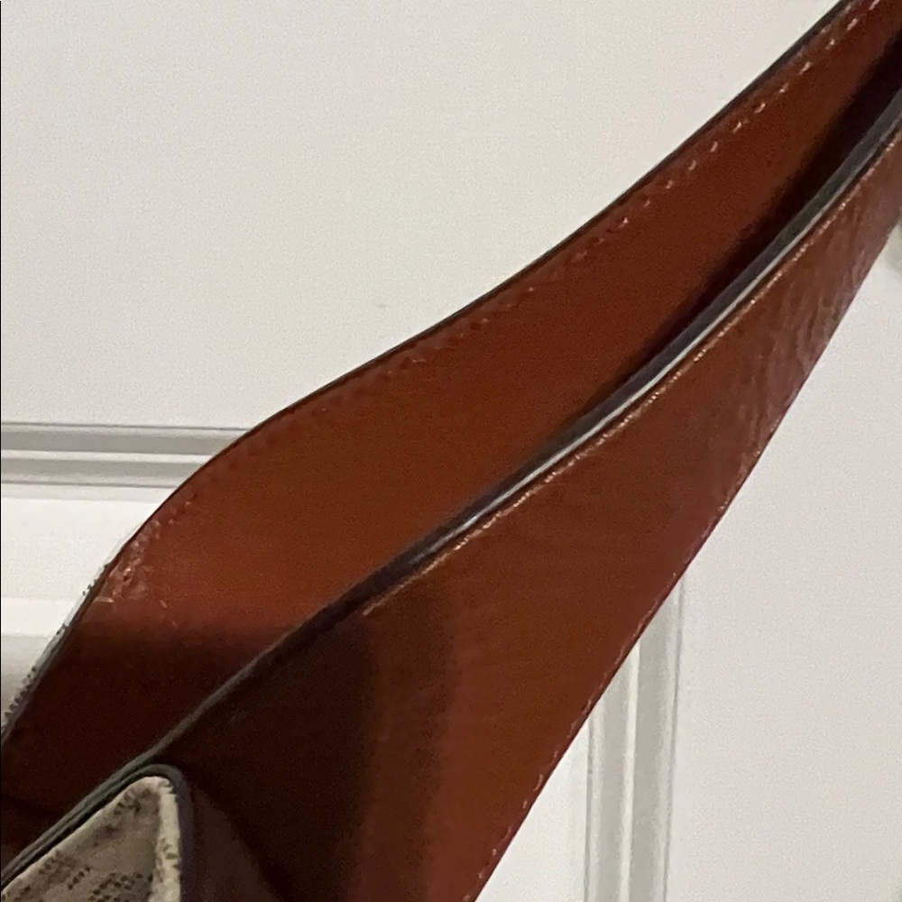 Cream and cognac color bag in GUC - Picture 5 of 9